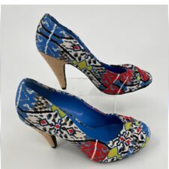 Multi coloured Rocket Dog heeled shoes. Size 7. Worn once. - Picture 3 of 13
